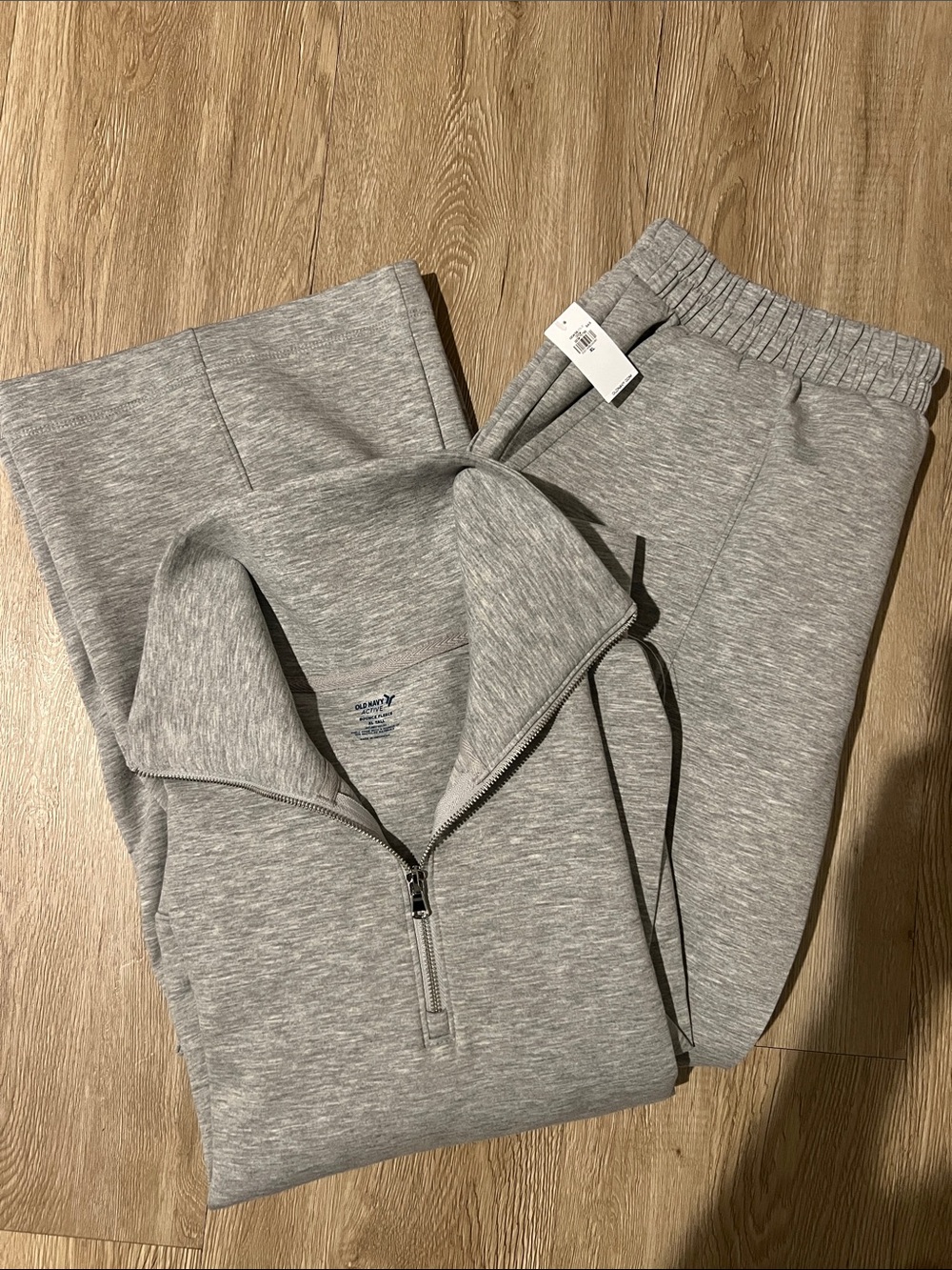 Old Navy Light Gray women’s bouncy fleece Jogger Sweatpants and quarter zip
